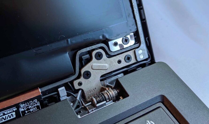 Laptop hinge is broken: What to Do at the First Sight?